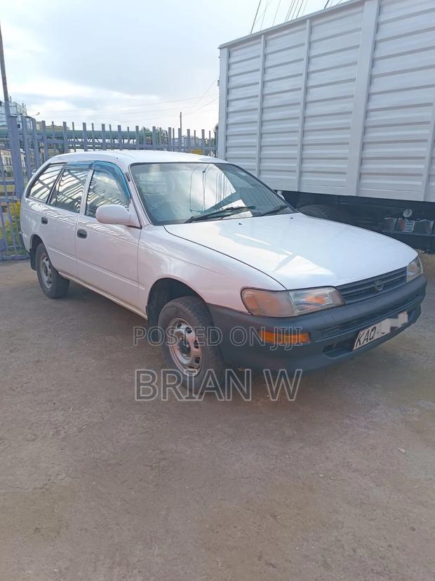 Toyota Corolla 2001 White