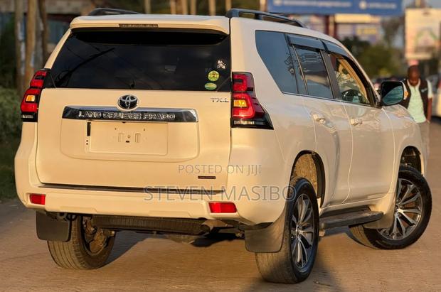 Toyota Land Cruiser Prado 2.8 2019 White