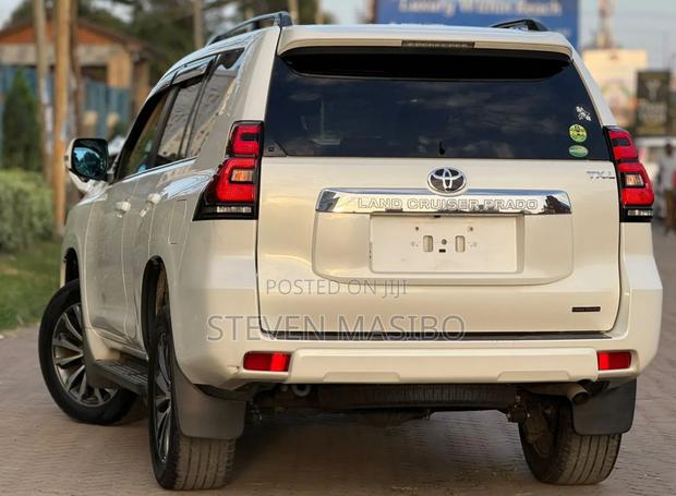 Toyota Land Cruiser Prado 2.8 2019 White