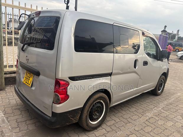 Nissan NV200 2011 Silver