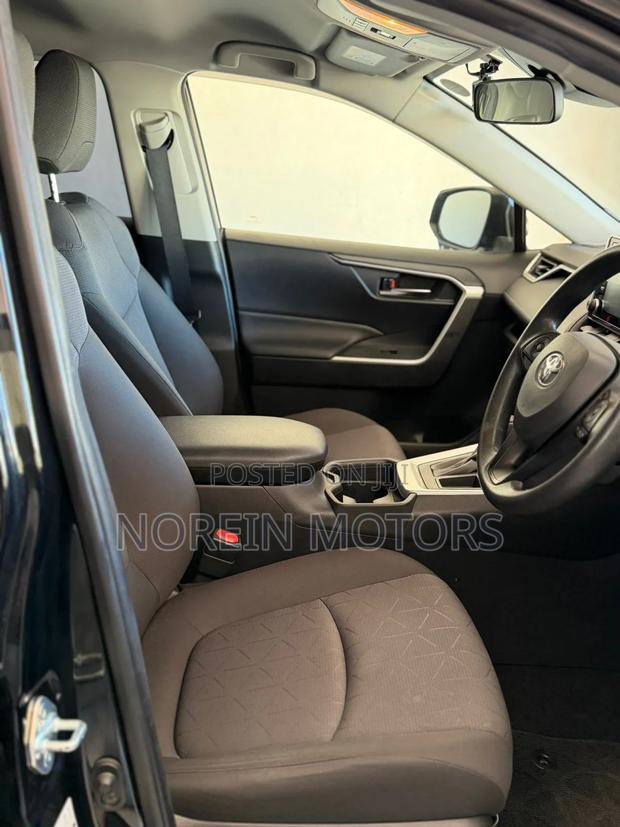 Toyota RAV4 2021 Gray