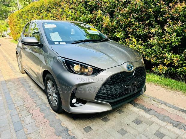 Toyota Yaris L Hatchback 5dr 2018 Gray