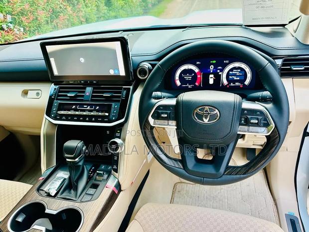 Toyota Land Cruiser 3.3 Diesel 4WD 2021 White