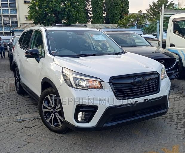 Subaru Forester Premium AWD 2019 White