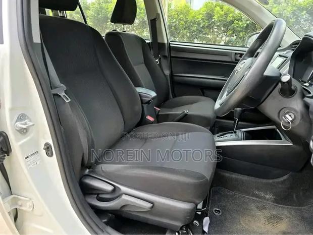 Toyota Corolla Fielder 2019 Pearl