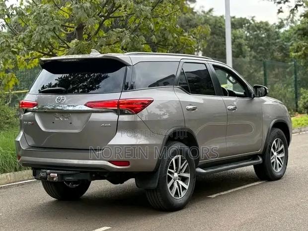 Toyota Fortuner 2018 Burgundy