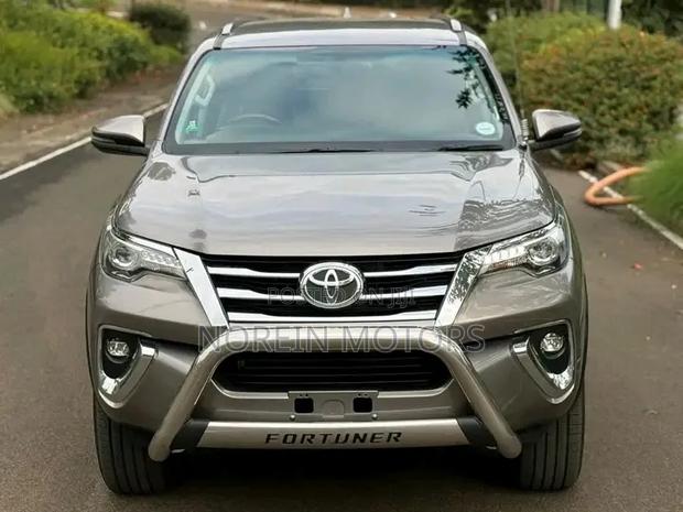 Toyota Fortuner 2018 Burgundy