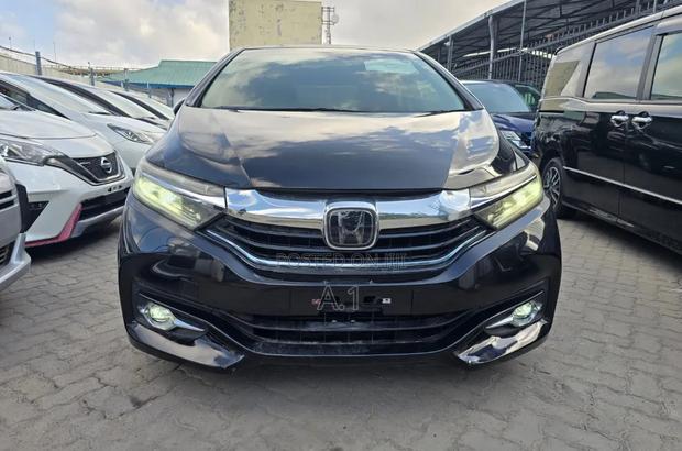Honda Fit Shuttle 1.5 Hybrid 2WD 2019 Black