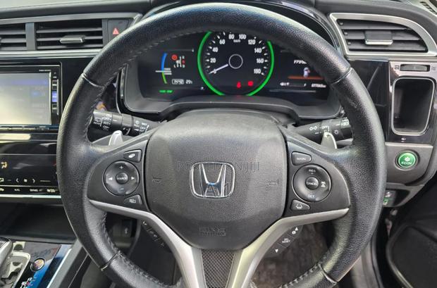 Honda Fit Shuttle 1.5 Hybrid 2WD 2019 Black