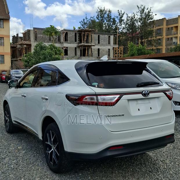 Toyota Harrier 2.0 4WD 2019 White