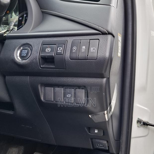 Toyota Harrier 2.0 4WD 2019 White