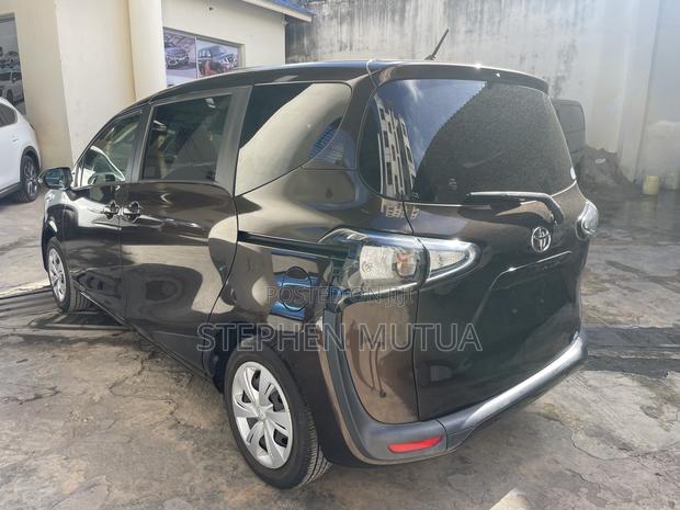 Toyota Sienta 1.5 FWD 2019 Brown