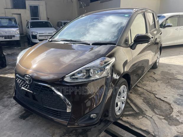 Toyota Sienta 1.5 FWD 2019 Brown