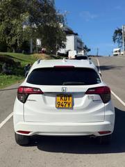 Honda Vezel 2018 White for sale