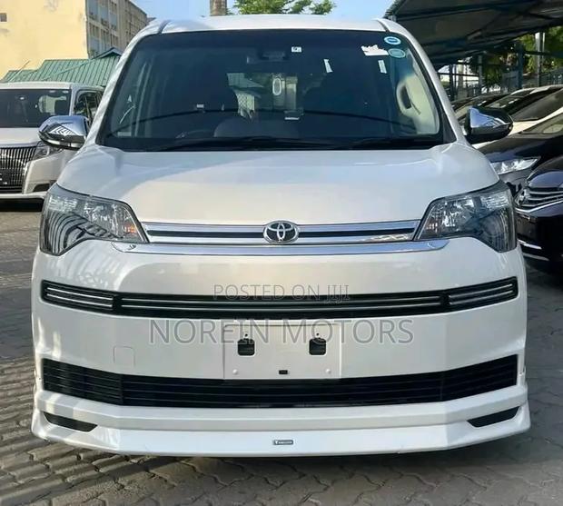 Toyota Spade 2019 White