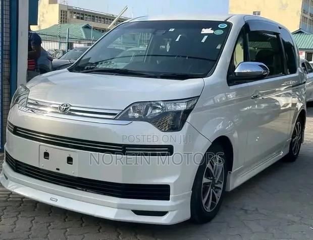 Toyota Spade 2019 White