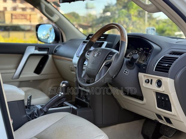 Toyota Land Cruiser Prado 2.7 2019 White