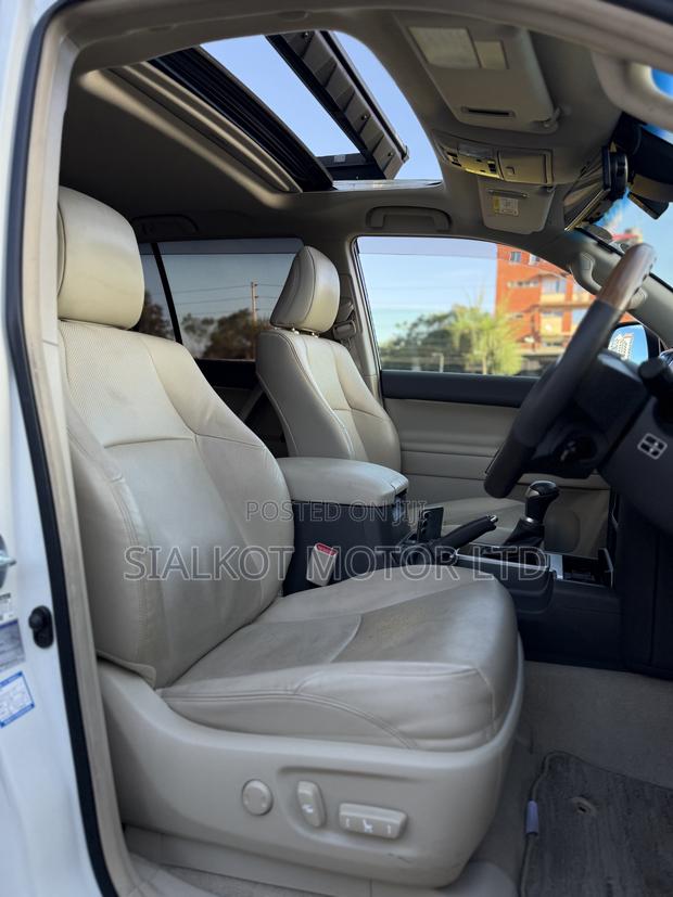Toyota Land Cruiser Prado 2.7 2019 White