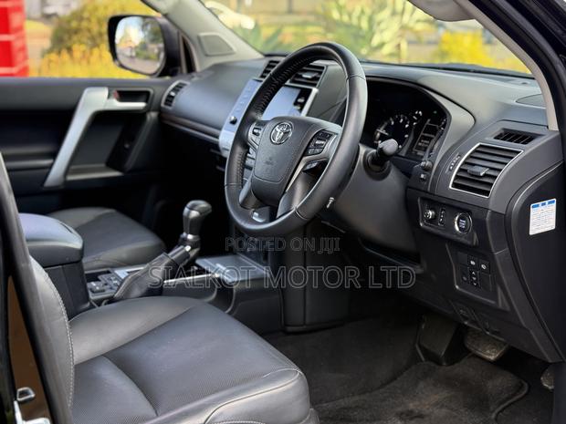 Toyota Land Cruiser Prado 2.7 2021 Black