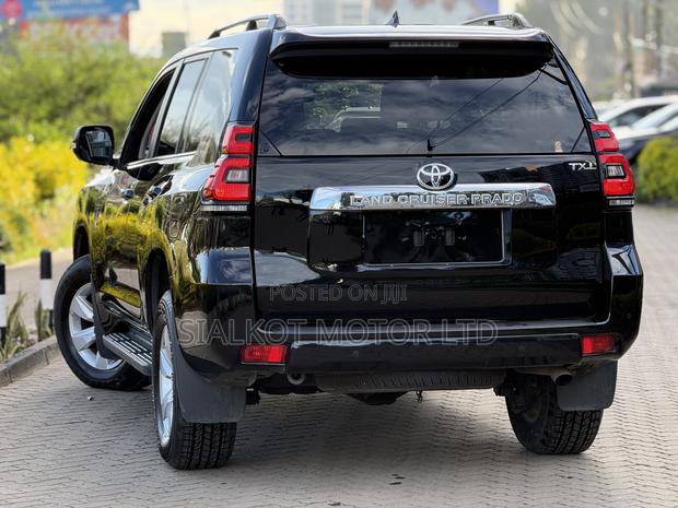 Toyota Land Cruiser Prado 2.7 2021 Black