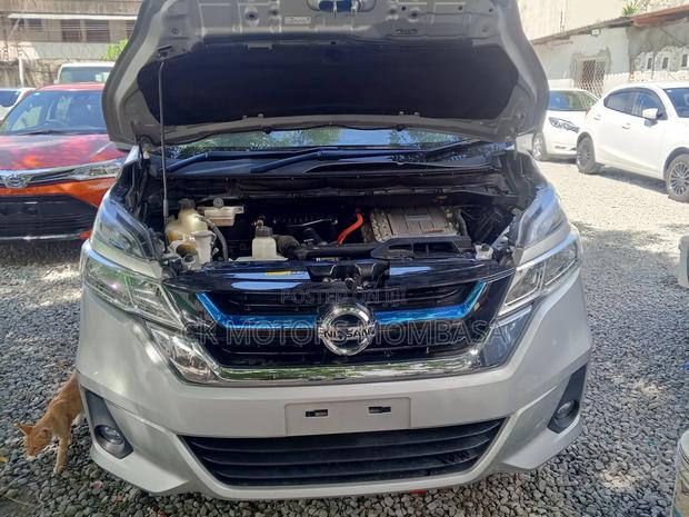 Nissan Serena 2019 Silver