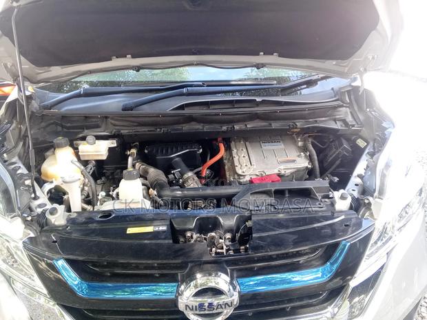 Nissan Serena 2019 Silver