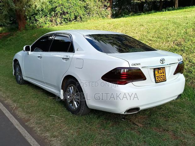Toyota Crown 2012 White