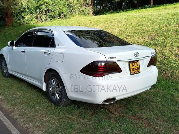 Toyota Crown 2012 White