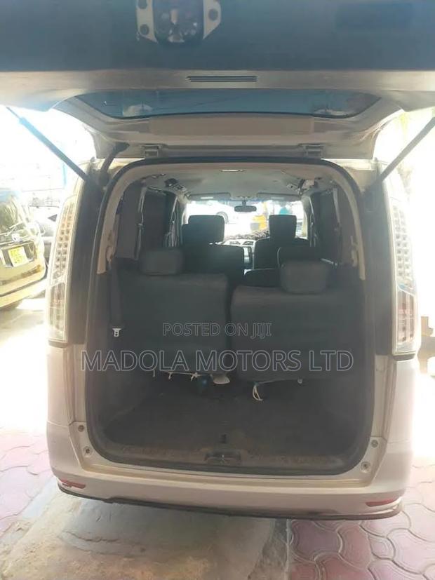 Nissan Serena 2014 Silver