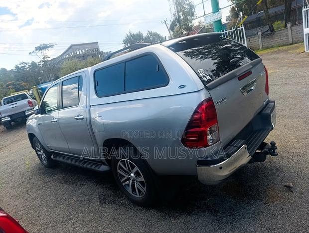 Toyota Hilux 2019 Silver