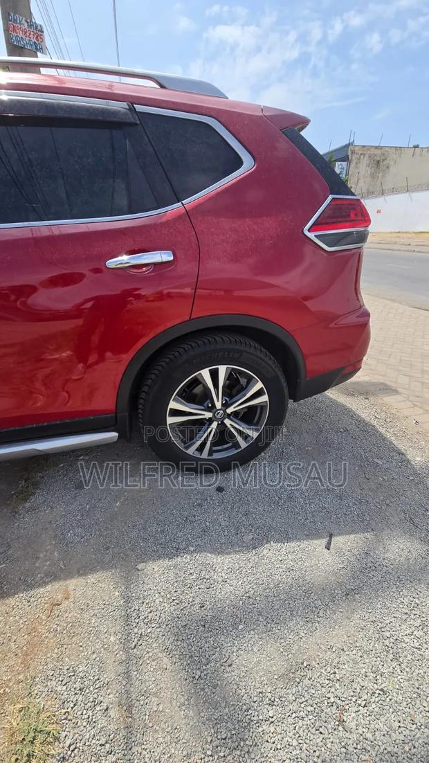 Nissan X-Trail 2.0 Petrol FWD 2019 Red