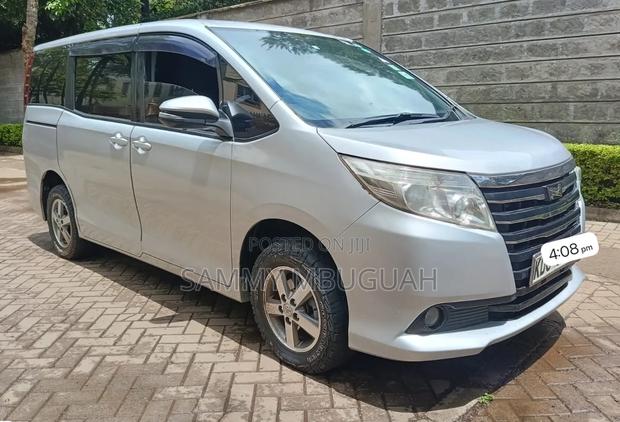 Toyota Noah 2015 Silver