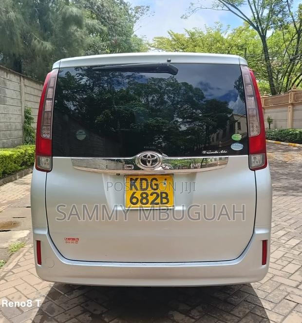 Toyota Noah 2015 Silver