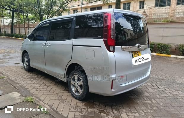 Toyota Noah 2015 Silver