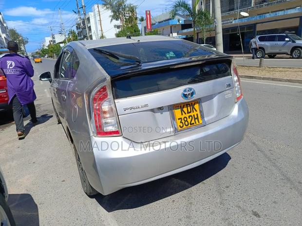 Toyota Prius Five 4dr Hatchback (1.8L 4cyl gas/electric hybrid CVT) Silver