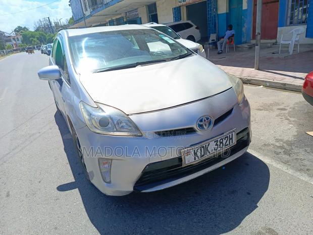 Toyota Prius Five 4dr Hatchback (1.8L 4cyl gas/electric hybrid CVT) Silver