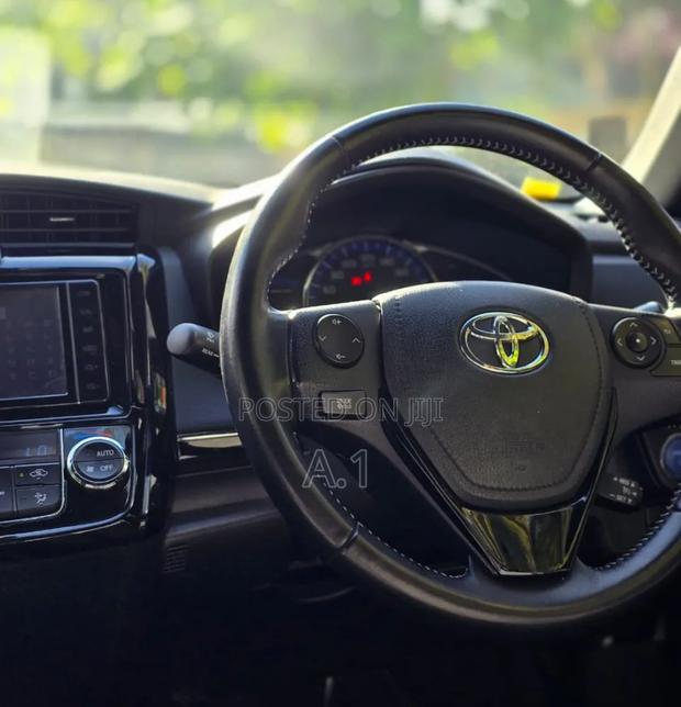 Toyota Corolla Fielder 1.5 Hybrid FWD 2019 Blue