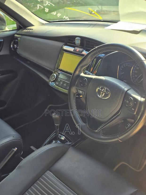 Toyota Corolla Fielder 1.5 Hybrid FWD 2019 Blue