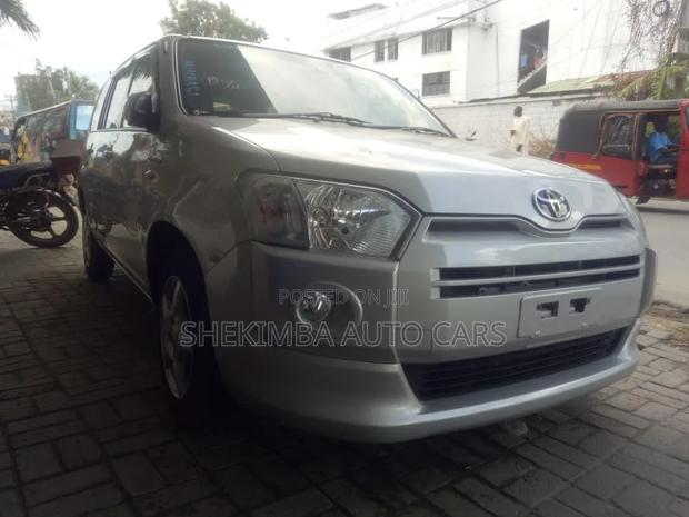 Toyota Probox 1.5 Hybrid F 2020 White