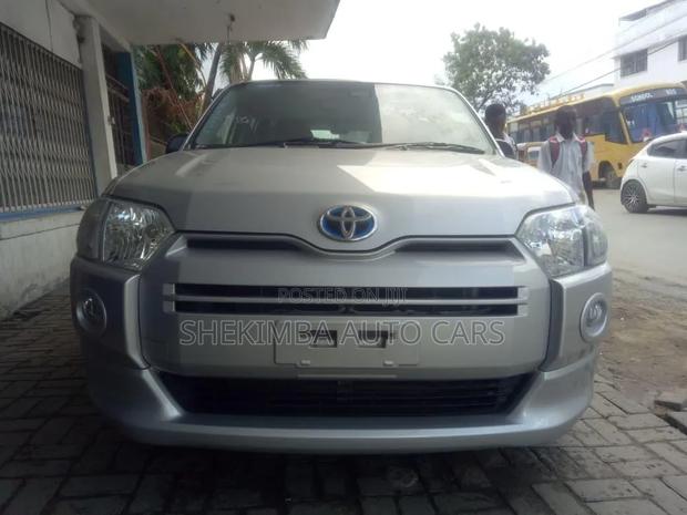Toyota Probox 1.5 Hybrid F 2020 White
