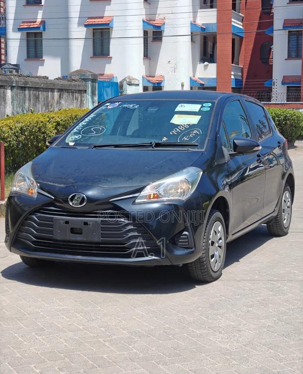 Toyota Vitz 1.3 FWD 5dr 2019 Black