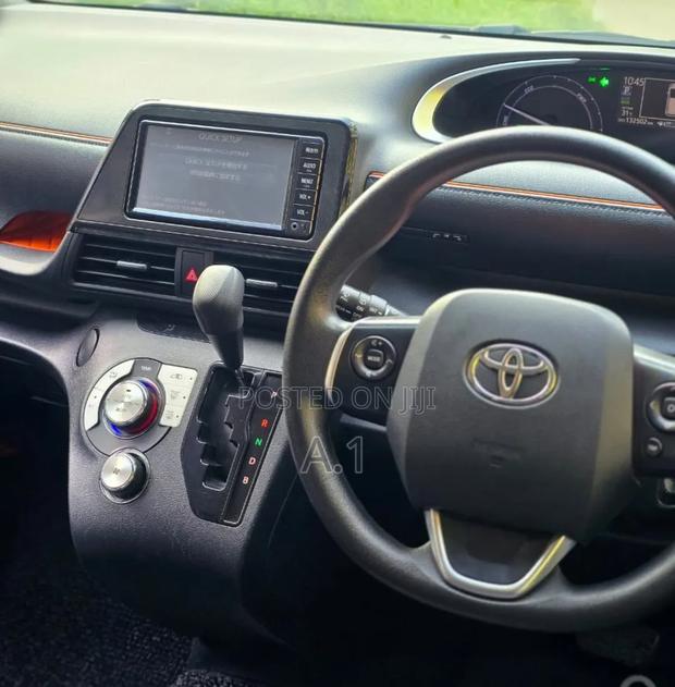 Toyota Sienta 1.5 Hybrid FWD (6-seater) 2019 Pearl