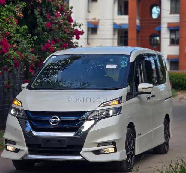 Nissan Serena 2019 Off white