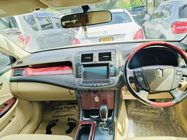 Toyota Crown 2008 White