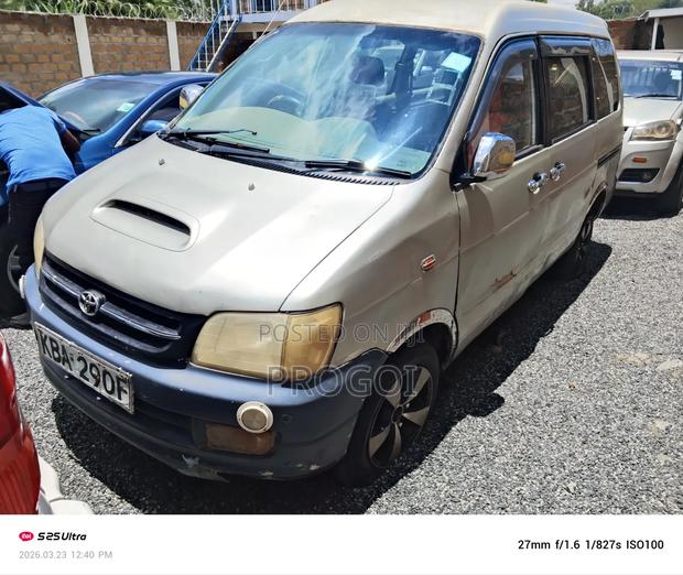 Toyota TownAce Noah 2000 Silver