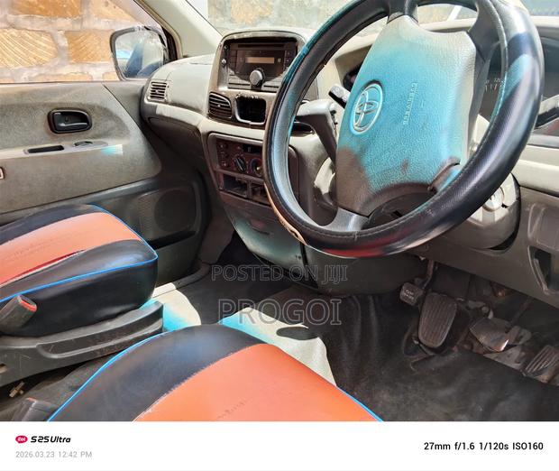 Toyota TownAce Noah 2000 Silver