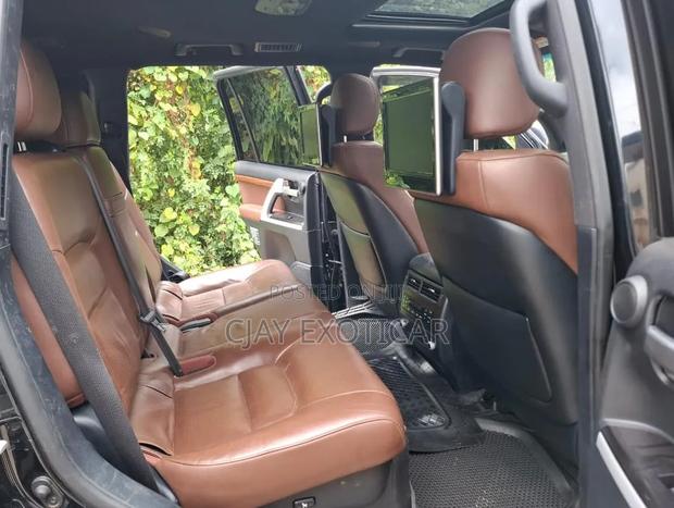 Toyota Land Cruiser 4.6 V8 ZX 2016 Black