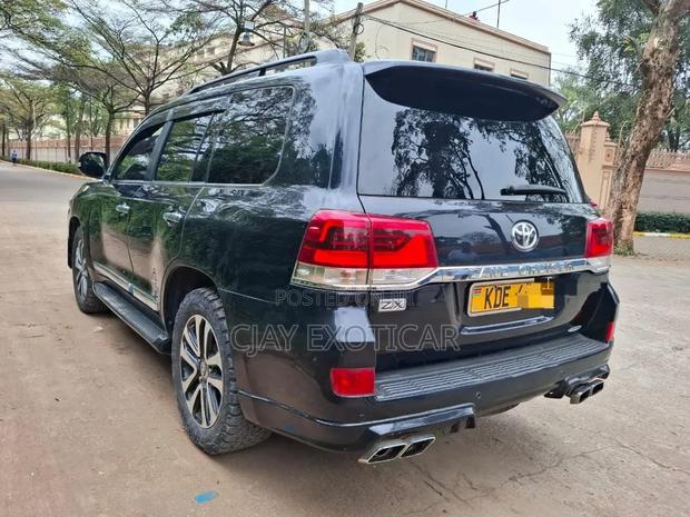 Toyota Land Cruiser 4.6 V8 ZX 2016 Black