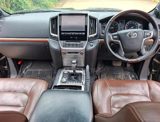 Toyota Land Cruiser 4.6 V8 ZX 2016 Black