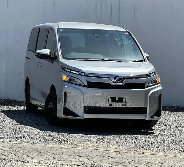 Toyota Voxy 2019 Silver